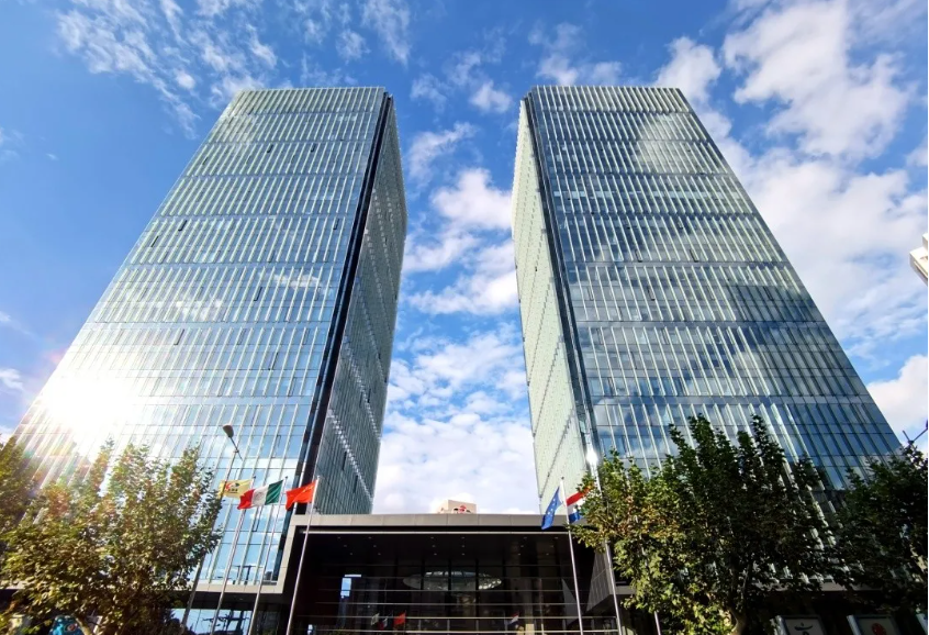 1632794003581493.jpg 东银中心.jpg